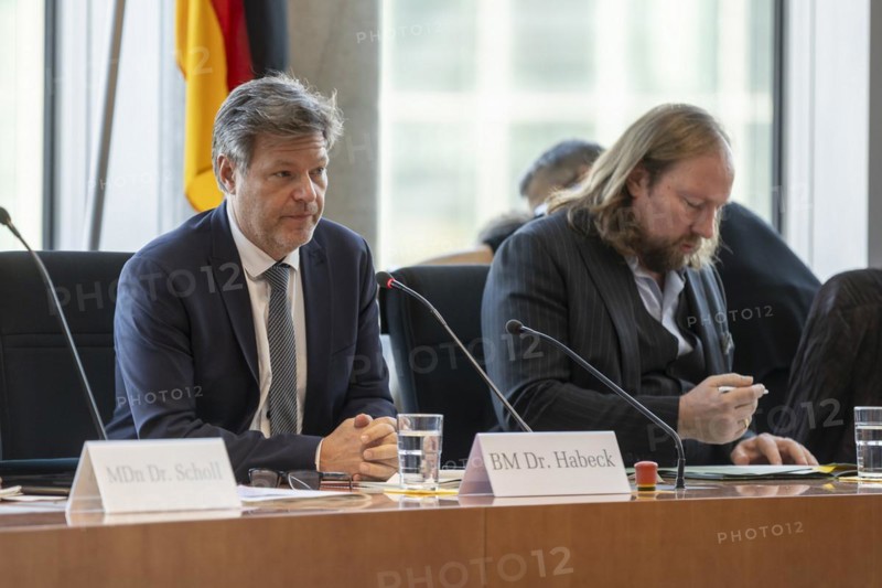 Committee on the Affairs of the European Union, Chairman Dr Anton Hofreiter, Alliance 90/The Greens, MP, receives Robert Habeck, Federal Minister for Economic Affairs and Climate Protection and Vice-Chancellor, in Berlin, 13.03.2024