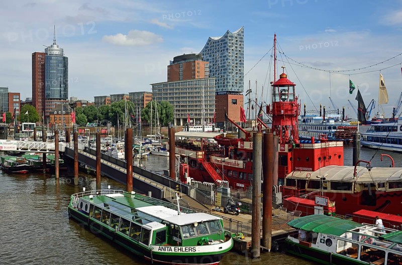 Europe, Germany, Hamburg, Elbe, HafenCity, Kehrwiederspitze, Columbus Haus, Hanseatic Trade Centre (HTC), glass facade, rotunda, Elbe Philharmonic Hall, historic lightship, now restaurant and hotel, Hamburg, Hamburg, Federal Republic of Germany, Europe