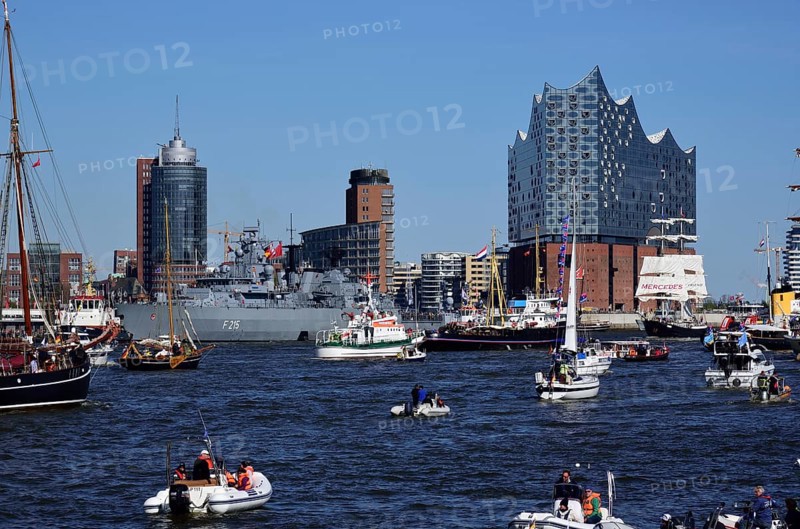 Europe, Germany, Hamburg, harbour, F 215, frigate Brandenburg BRD, Elbe Philharmonic Hall, concert hall, HafenCity, Hamburg, Hamburg, Federal Republic of Germany, Europe