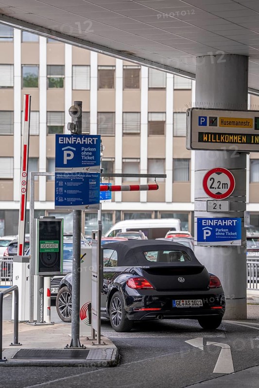 Husemannstraße car park in Gelsenkirchen, subject to charge, number plate recognition on entry, pay at the pay station by entering the number plate, ticketless, automatic number plate recognition, parking without ticket, North Rhine-Westphalia, Germany, Europe