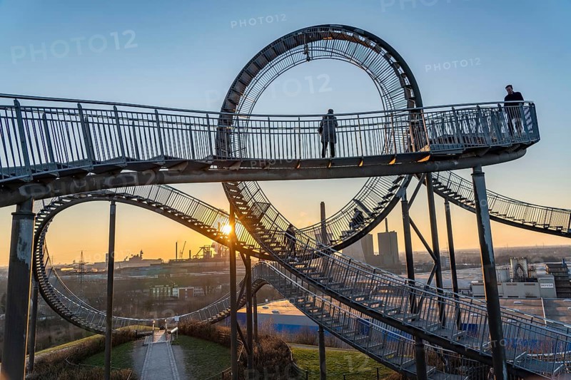 Landmark Angerpark Tiger & Turtle, Magic Mountain, walk-in sculpture in the form of a rollercoaster on the Heinrich-Hildebrand-Höhe spoil tip, HKM steelworks, sunset, Duisburg, North Rhine-Westphalia, Germany, Europe