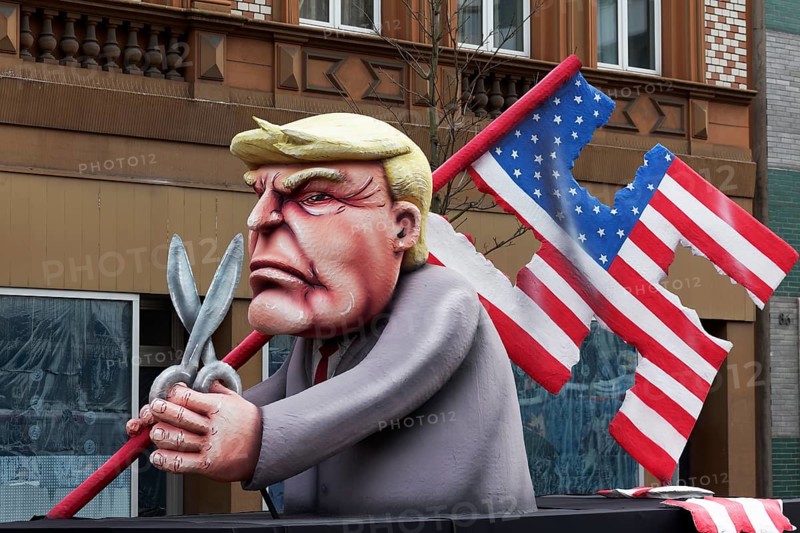 Donald Trump cuts a swastika flag out of the US national flag, danger to democracy, papier-mâché figure, satirical float by Jacques Tilly, Rose Monday parade Düsseldorf, North Rhine-Westphalia, Germany, Europe
