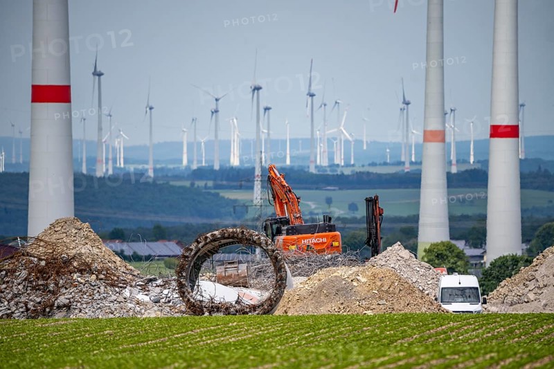 Wind farm north of Marsberg, old wind turbine is demolished, creates space for new, more powerful wind turbines, repowering, Hochsauerlandkreis, North Rhine-Westphalia, Germany, Europe