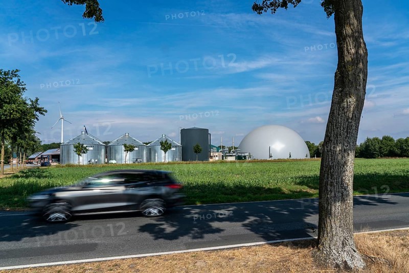 Biogas plant, storage silos, large buffer tank for hot water for intermediate energy storage, dome-shaped gas storage facility, Rietberg, North Rhine-Westphalia, Germany, Europe