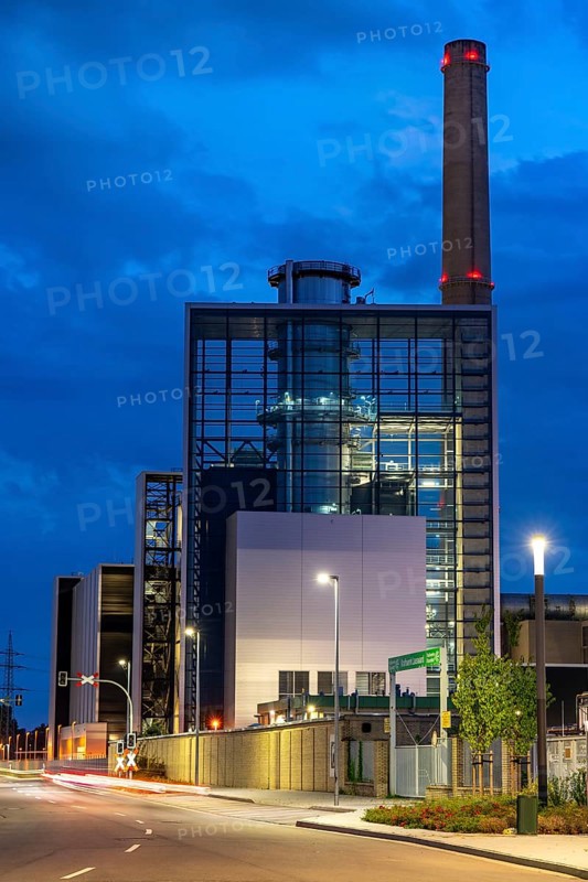 The Lausward natural gas power plant, the most efficient gas and steam turbine power plant in the world, generates electricity and district heating, Block Fortuna, in the harbour of Düsseldorf, North Rhine-Westphalia, Germany, Europe
