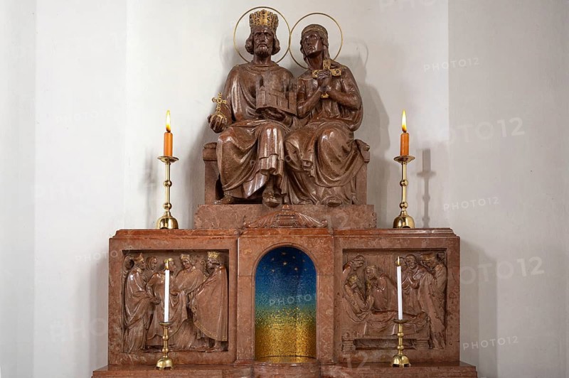 Side altar with figures of Emperor Henry II and Empress Kunigunde, St Otto Church, built from 1912 to 1914 in Art Nouveau style, Siechenstraße 61, Bamberg, Upper Franconia, Bavaria, Germany, Europe