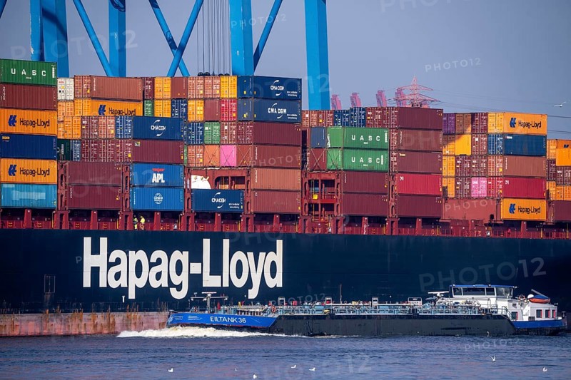 Container Terminal Altenwerder, Hapag-Lloyd container ship Frankfurt Express during loading and unloading, chemical freighter, inland waterway vessel, express tank 36, Hamburg, Germany, Europe