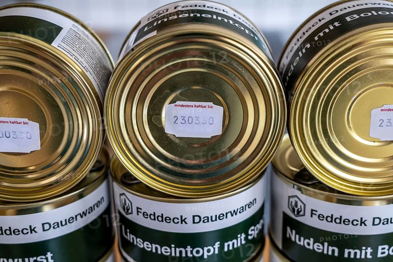 Emergency preparedness, food storage in a private household, long-life ready meals in tins, can be kept for up to 10 years