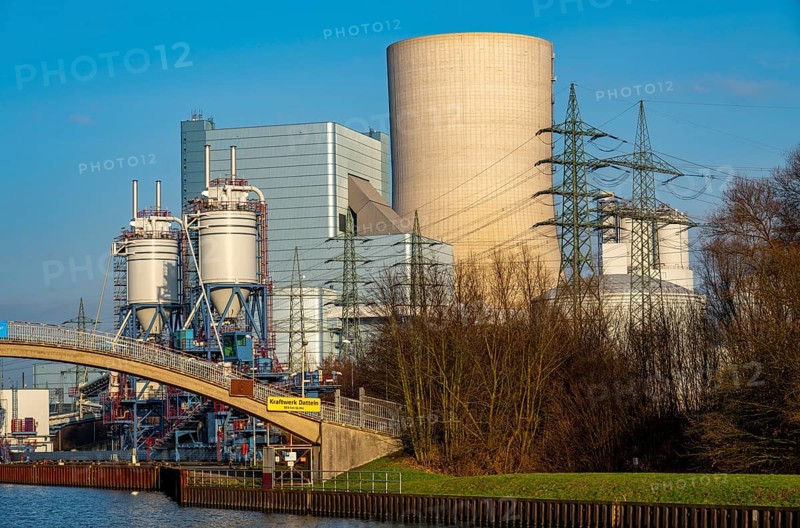 The Datteln 4 hard coal-fired power plant, operated by Uniper, on the Dormtund-Ems Canal, scheduled to go online in summer 2020 following the coal compromise, Datteln, Germany, Europe