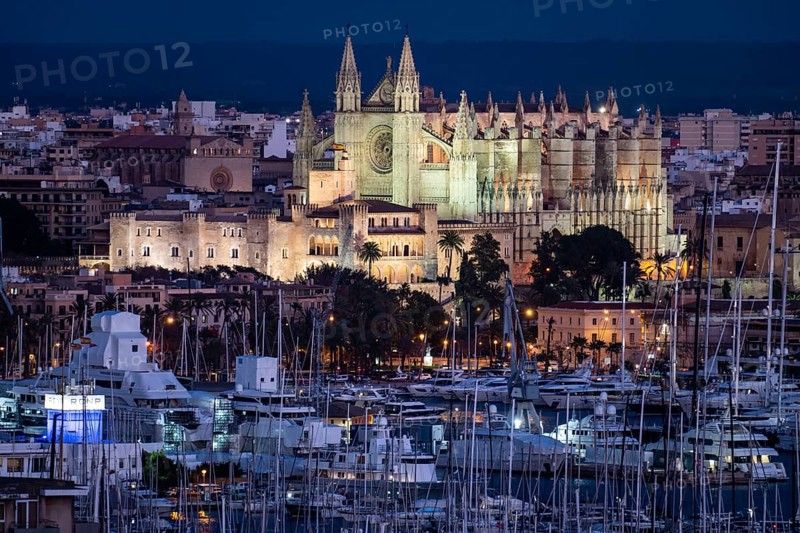 Panorama of Palma de Majorca, Bay of Palma, with the marina and the Cathedral of St Mary, Balearic Islands, Spain, Europe