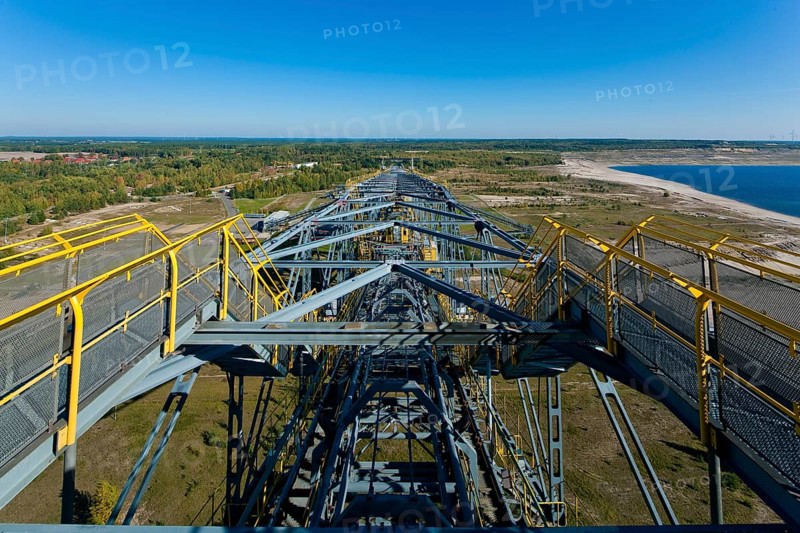The F60 overburden conveyor bridge visitor mine is located on Bergheider See near the village of Lichterfeld in the district of Elbe-Elster in southern Brandenburg. The F60 overburden conveyor bridge on display here was used from 1991 to 1992 in the Klettwitz-Nord open-cast lignite mine near Klettwitz