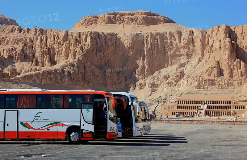 Car park for buses in front of the mortuary temple of Hatshepsut, Hatshepsut Temple in Deir el-Bahari on the west bank of the Nile in Thebes, Africa, Egypt, Africa