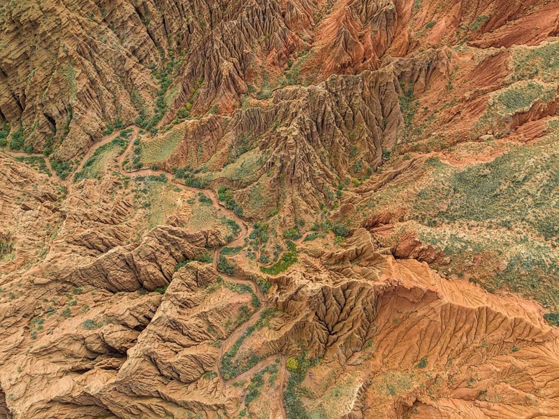 Eroded mountain landscape, top-down, canyon with red and orange rock formations, aerial view, Konorchek Canyon, Chuy, Kyrgyzstan, Asia