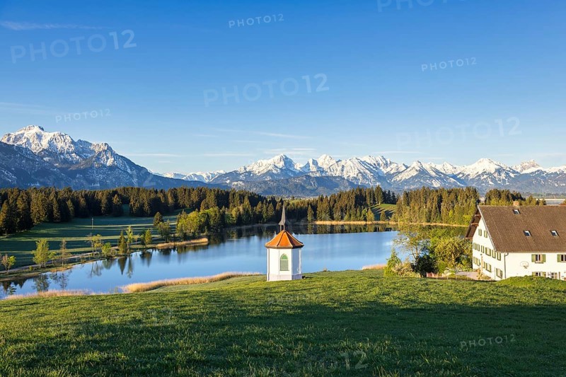 Chapel at Hegratsrieder See near Füssen, Allgäu Alps, farm, snow, Allgäu, Bavaria, Germany, Europe