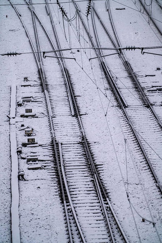 Winter weather, heavy snowfall, railway tracks in front of Essen central station, heated points system, North Rhine-Westphalia, Germany, Europe
