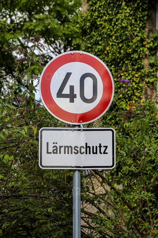Traffic sign 274-40, speed limit 40 km/h, round traffic sign, noise protection, lettering, letters, road traffic regulations, Reutlingen, Baden-Württemberg, Germany, Europe