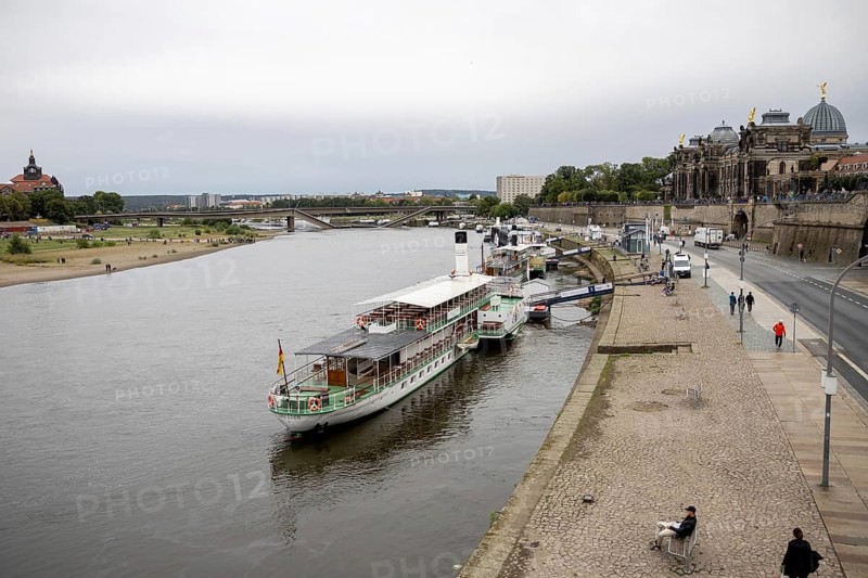 Following the partial collapse of the Carola Bridge in Dresden, shipping traffic on the Elbe is also restricted. Here ships of the White Fleet, 11/09/2024