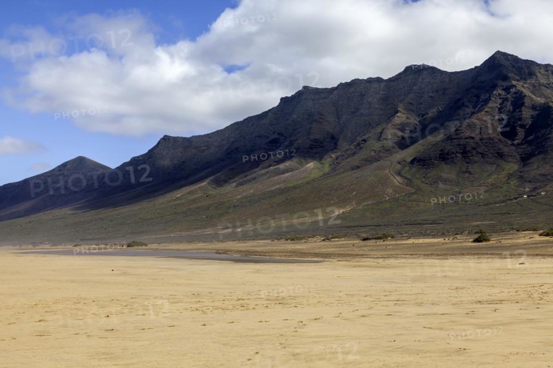 Mountain range in the Jandia nature park Park on the Jandia peninsula, at Playa de Cofete, Fuerteventura, Canary Island, Spain, Europe