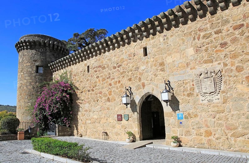 Historic castle Parador hotel, Jarandilla de la Vera, La Vera, Extremadura, Spain, Europe