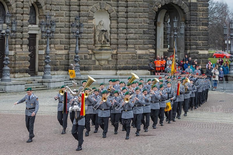 Public roll call of the Army Officers' School on Theatre Square: Bundeswehr honours and bids farewell to young soldiers, Dresden, Saxony, Germany, Europe