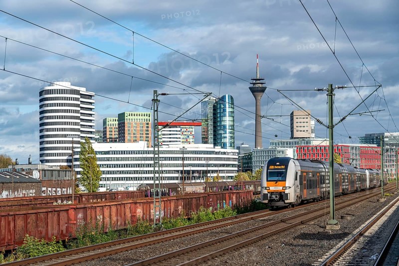 Regional express RE4 to Aachen, RRX, Rhine-Ruhr Express, Düsseldorf city centre skyline, Media Harbour, local train