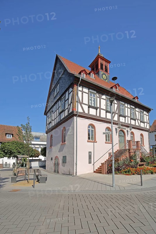 Old town hall, historic half-timbered house built in 1498, market square, Bad Vilbel, Wetterau, Hesse, Germany, Europe