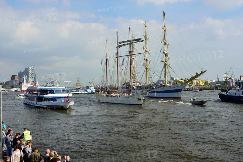 Germany, Hamburg, HafenCity, view to Elbe Philharmonic Hall, Hamburg's new concert hall, harbour birthday, parade, Hamburg, Hamburg, Federal Republic of Germany, Europe