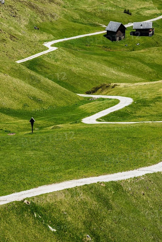 Winding path and mountain huts, Villnöss Valley, Sass Rigais, Dolomites, South Tyrol, Italy, Europe