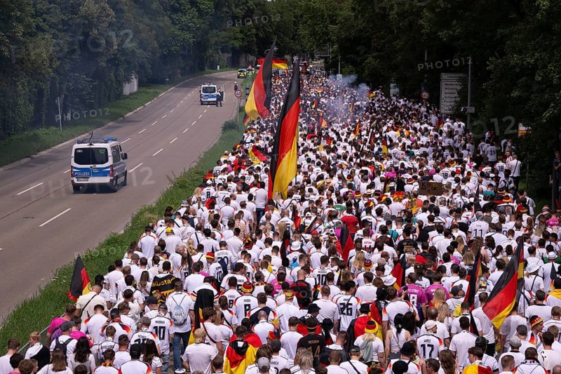 Fan march, from behind, German football fans march to the quarter-final Spain versus Germany, UEFA EURO 2024, European Championship, flags, flags, atmosphere, atmospheric, fan club DFB, German Football Association, police, B14, Cannstatter Straße, Stuttgart, Baden-Württemberg, Germany, Europe