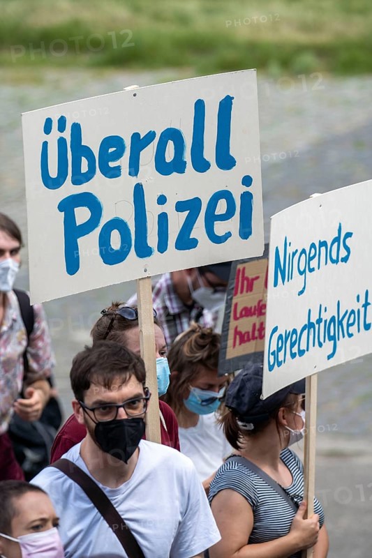 Demonstration against the planned assembly law in North Rhine-Westphalia, in Düsseldorf, various left-wing groups and football fans, Ultras, from Fortuna Düsseldorf and 1.FC Köln, protest, North Rhine-Westphalia, Germany, Europe