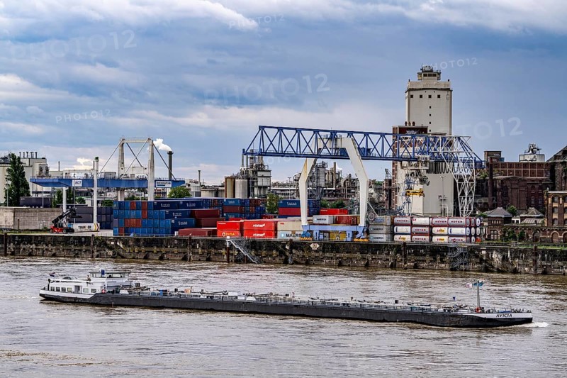 Container terminal in the Rhine port of Krefeld, inland port, 4th largest public port in North Rhine-Westphalia, trimodal handling of goods, goods, containers, general cargo, North Rhine-Westphalia, Germany, Europe