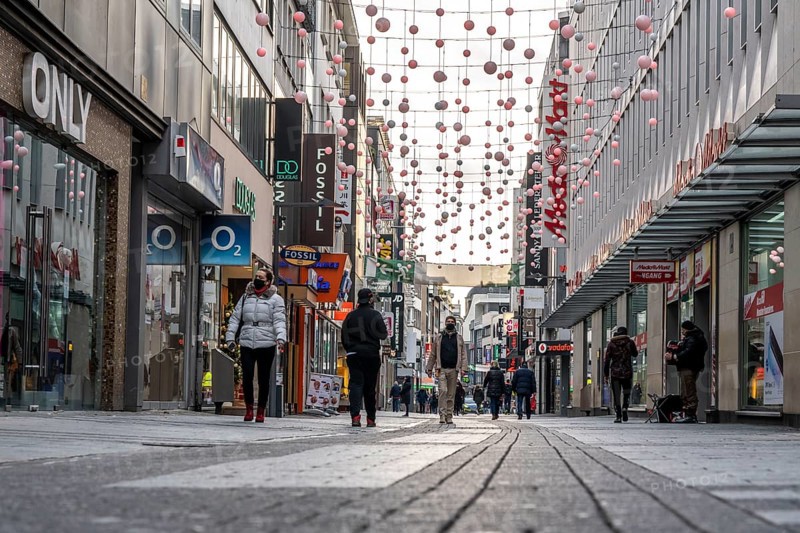 First day of the Christmas lockdown in the Corona crisis, empty shopping street Hohe Straße, closed shops, hardly any passers-by, in Cologne, North Rhine-Westphalia, Germany, Europe