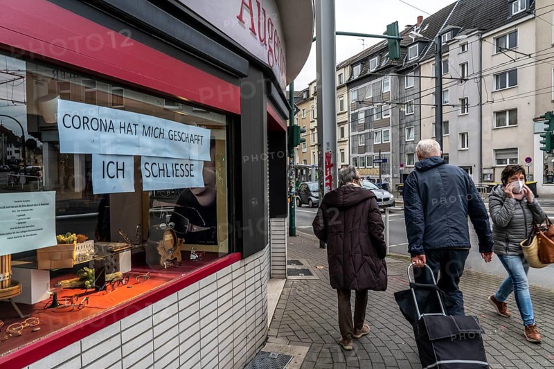 Business closure due to the economic consequences of the Corona crisis, the optician's specialist shop Rode, in the southern district of Essen, closes after eleven years, sales decline by 60 per cent during the Corona period, Essen, North Rhine-Westphalia, Germany, Europe