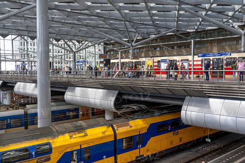 Public transport connections at The Hague Central Station, Centraal Station, local transport, above, below long-distance transport, tram lines, city centre, Netherlands