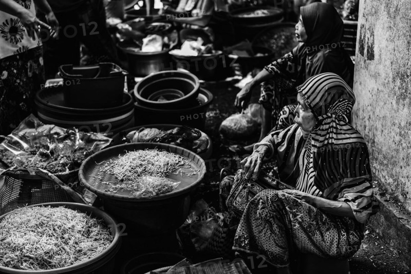 Traditional authentic food market, seller, woman, fruit, vegetable, fresh, food, nutrition, sale, trade, bazaar, authentic, disease vector, food law, food control, stall, asian, vegetable market, local, hygiene, virus, tradition, traditional, health, marketplace, market hall, tropical, travel, tourism, culture, poverty, presentation, cleanliness, person, muslim, islam, black and white, monochrome, Lombok, Indonesia, Asia