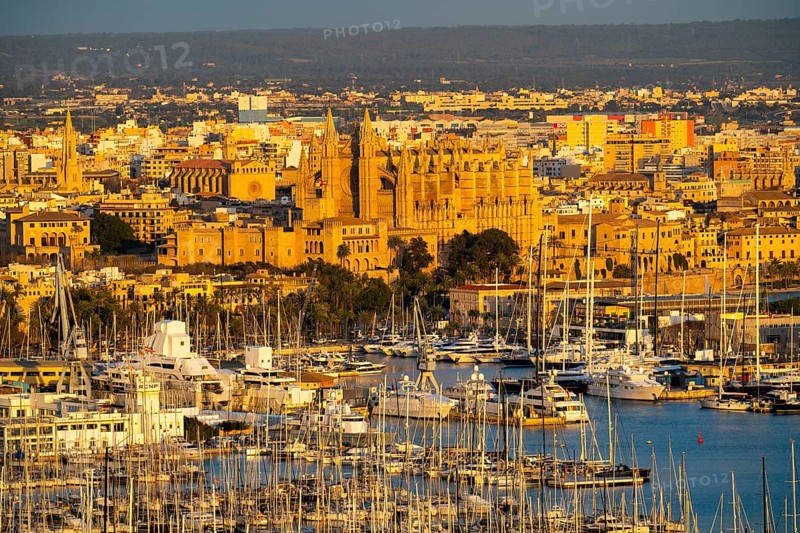 Panorama of Palma de Majorca, Bay of Palma, with the marina and the Cathedral of St Mary, Balearic Islands, Spain, Europe