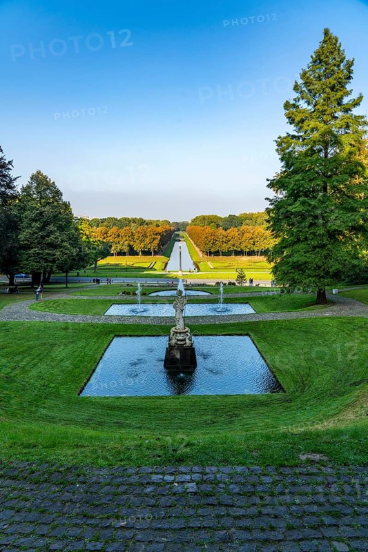 Historic baroque gardens in Kleve, from the 17th century, amphitheatre on the Springenberg, statue of Pallas Athena, spa town of Kleve, North Rhine-Westphalia, Germany, Europe
