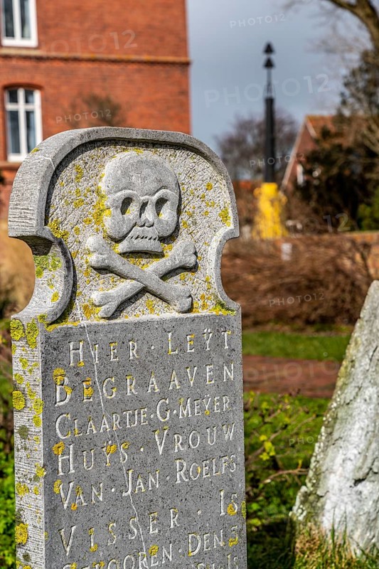Der Walfangerkarkhoff, cemetery of old whalers, at the old lighthouse, Borkum, island, East Frisia, winter, season, autumn, Lower Saxony, Germany, Europe
