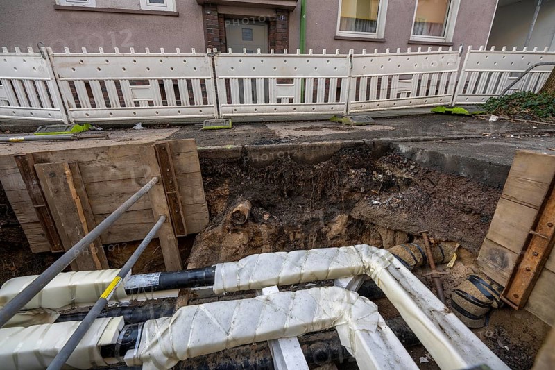 Construction site of a district heating house connection, pipes, insulated, are laid from a central district heating pipe to the respective houses, Essen, North Rhine-Westphalia, Germany, Europe