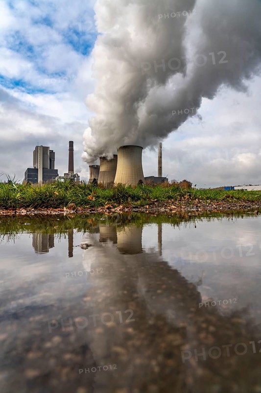 RWE Power AG's Weisweiler lignite-fired power plant in Eschweiler-Weisweiler, base load power plant, burns lignite from the Inden open-cast mine, North Rhine-Westphalia, Germany, Europe