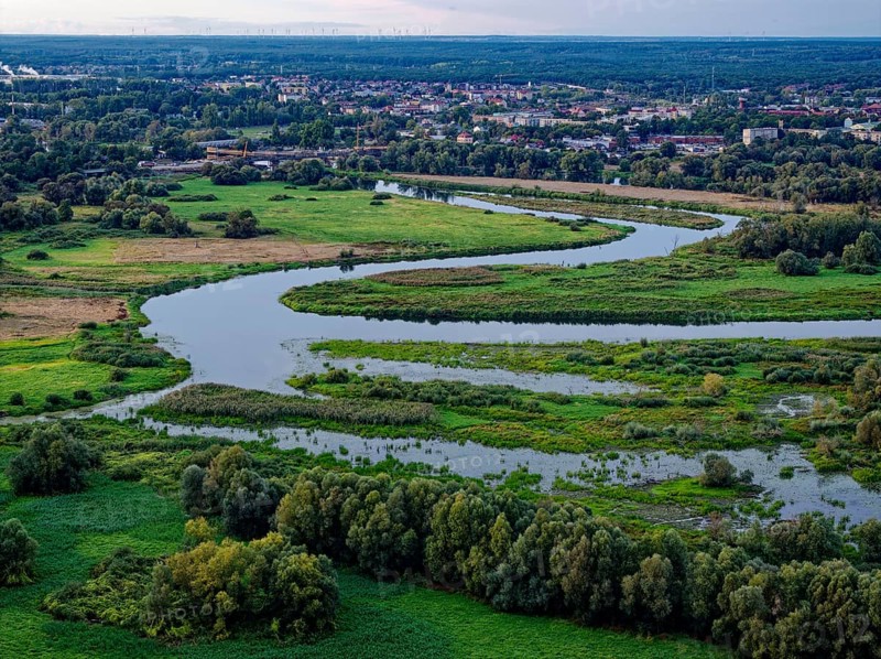 The Warta Estuary National Park, Park Narodowy Ujscie Warty, where the Warta flows into the Oder. The park consists mainly of meadows and pastureland, intersected by numerous old river courses and canals. Aerial view. Kostrzyn nad Odra, Lubuskie, Poland, Europe