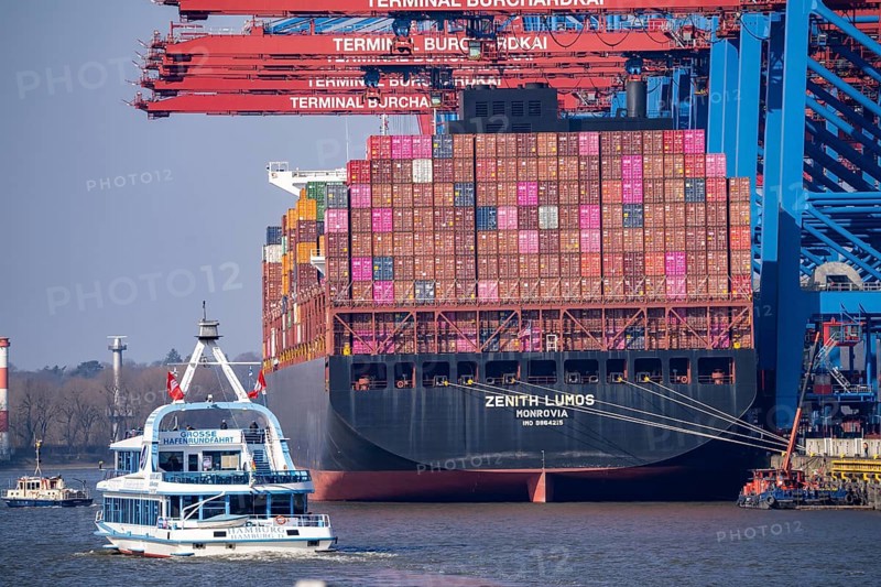 Port of Hamburg, Waltershofer Hafen, HHLA Container Terminal Burchardkai, Container Freighter Zenith Lumos, Hamburg, Germany, Europe