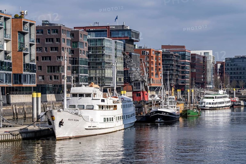 Sandtorhafen, traditional ship harbour, Hafencity Hamburg, new district on the Elbe, on the site of the former free port, residential units for 14, 000 people, 3, 000 hotel beds, 45, 000 jobs, Hamburg, Germany, to be built here by the 2030s, Europe
