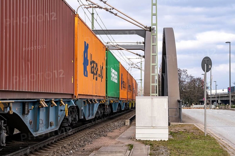 Port of Hamburg, container handling, railway line at Container Terminal Burchardkai, transport by rail, from and to the port, Hamburg Germany