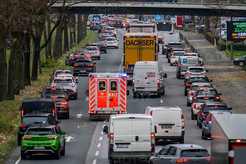 Rescue lane, ambulance making its way through city centre traffic with blue lights and siren, 3-lane Westfalendamm, federal road B1, heavy traffic, North Rhine-Westphalia, Germany, Dortmund, Europe