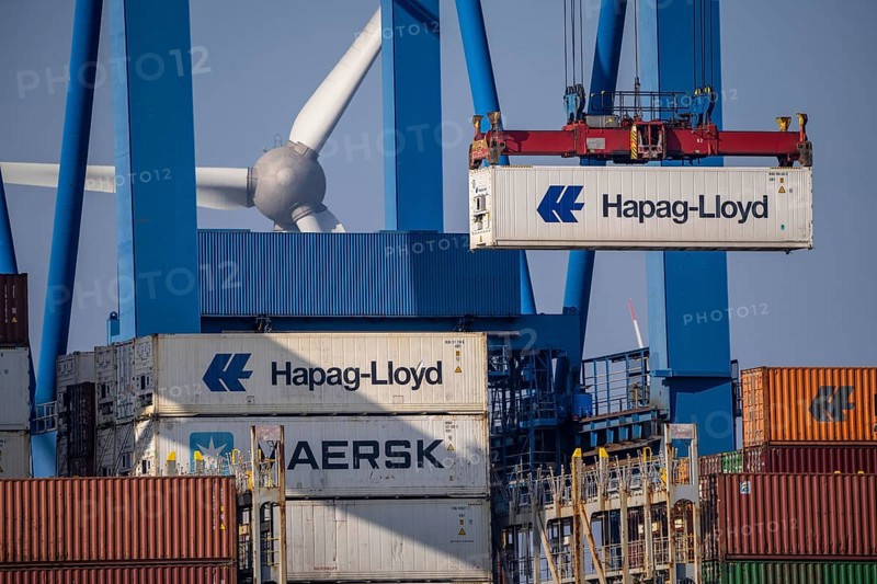 Port of Hamburg, Container Terminal Altenwerder, container ship during loading and unloading, Hamburg, Germany, Europe