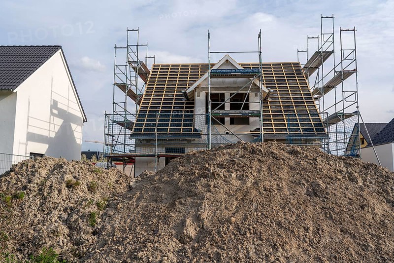 New residential neighbourhood with 150 plots, on the site of the former RAG Lohberg mine in Dinslaken, the development is supplied with green energy and is located at the foot of the Lohberg slagheap and the Lohberg Creative Quarter, CO2-neutral location, North Rhine-Westphalia, Germany, Europe