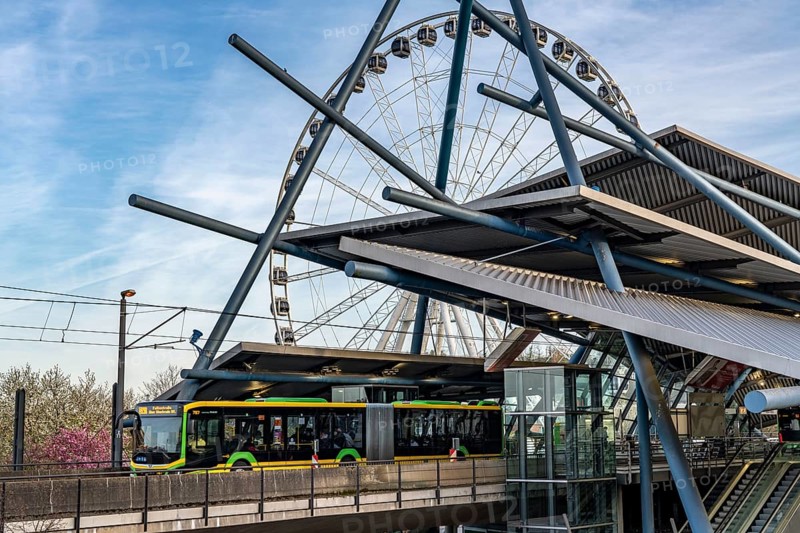 Ferris wheel at the Neue Mitte stop, for bus and tram lines, at the Westfield Centro shopping centre in Oberhausen, North Rhine-Westphalia, Germany, Europe
