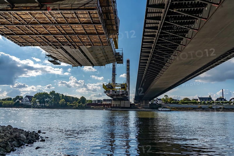 New construction of the Neuenkamp motorway bridge on the A40, over the Rhine near Duisburg, cantilever erection of the main bridge span, the new bridge is being built parallel to the existing bridge, the old one demolished and a second one built, North Rhine-Westphalia, Germany, Europe