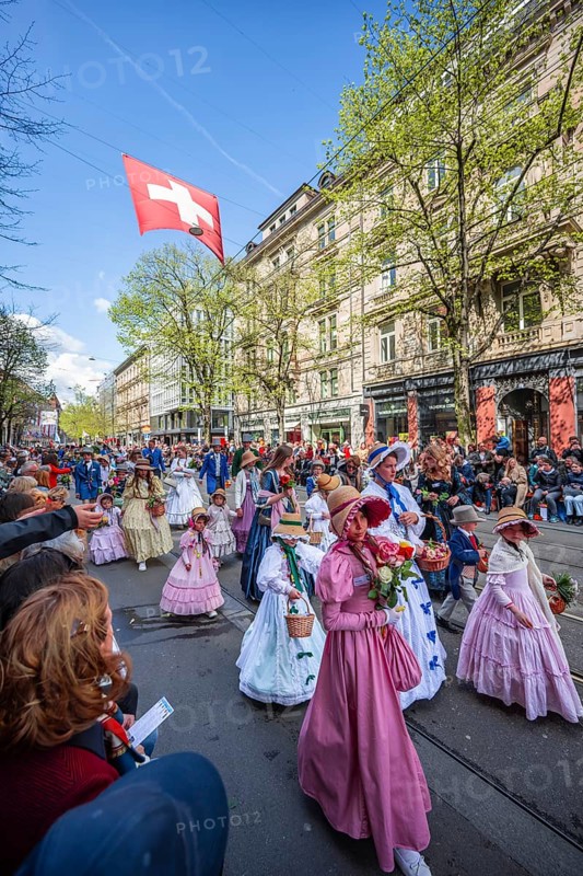 Women of the city guild, parade of historically costumed guild members, Sechseläuten or Sächsilüüte, Zurich Spring Festival, Zurich, Switzerland, Europe